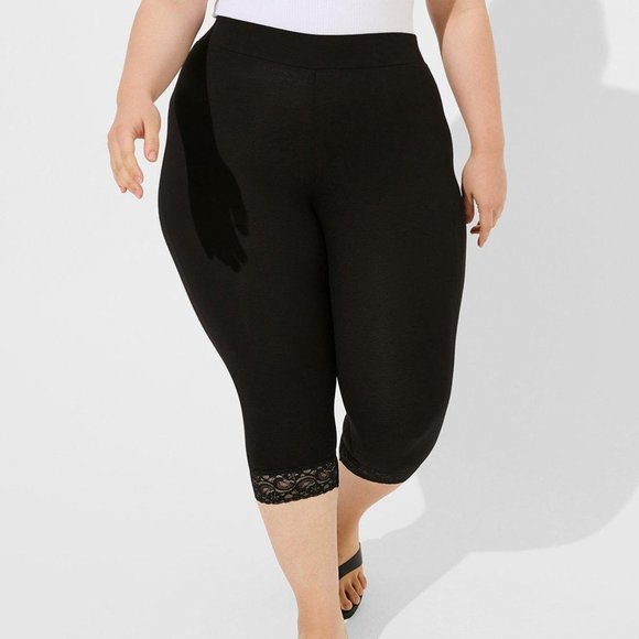 torrid Pants - Torrid Black Lace Trim Pedal Pusher New